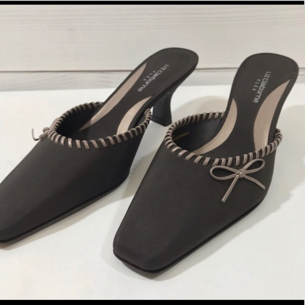 NWOT LIZ CLAIBORNE Brown Slip On Square Toe Heels